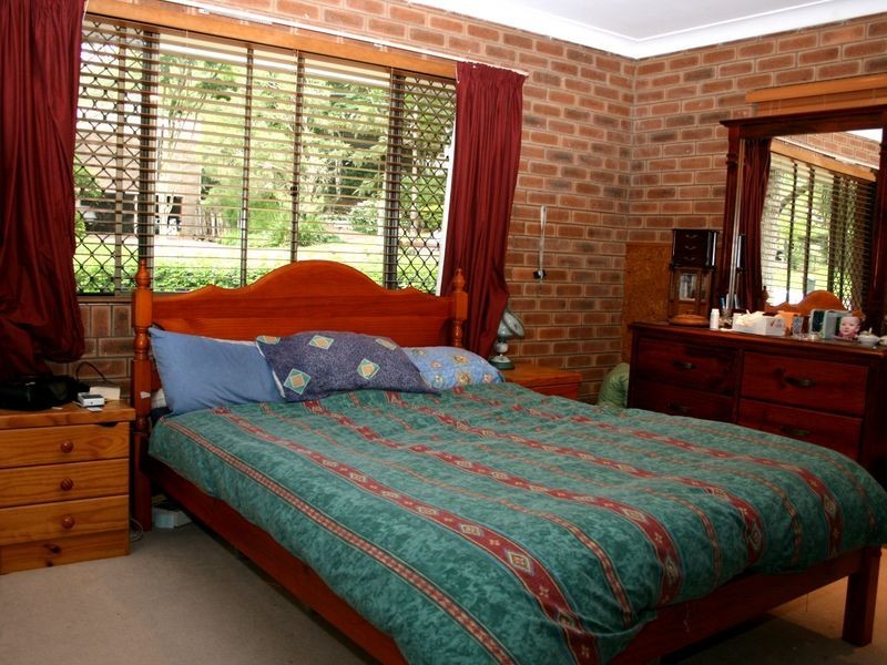 8 Kimba Street, Chapel Hill QLD 4069