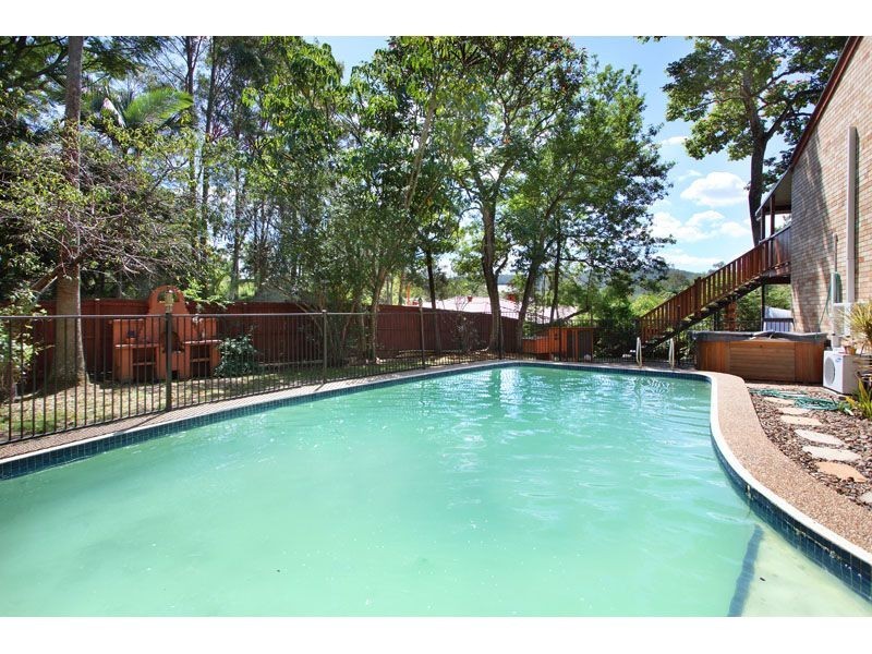 3 Manubar Place, Chapel Hill QLD 4069