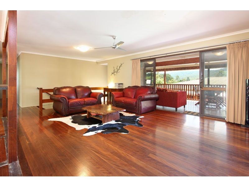 3 Manubar Place, Chapel Hill QLD 4069