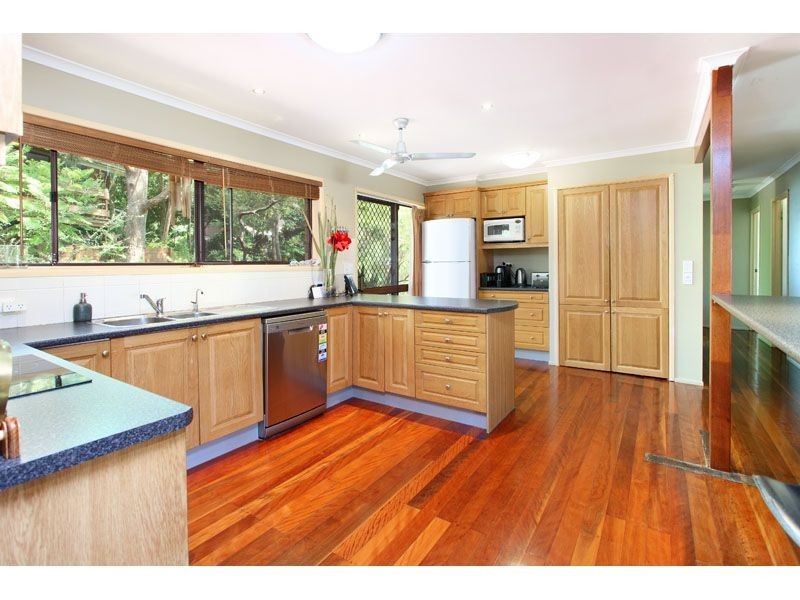 3 Manubar Place, Chapel Hill QLD 4069