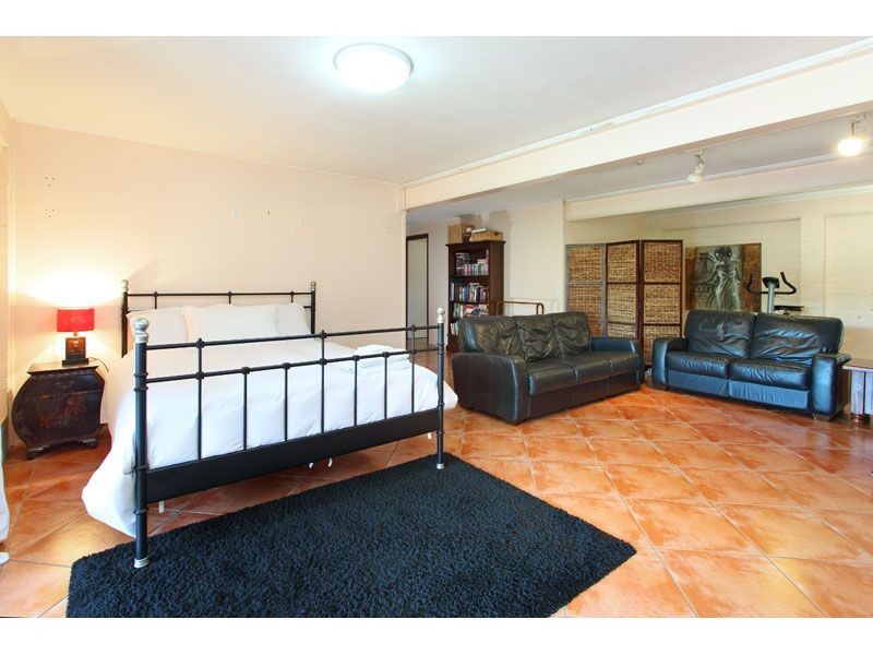 3 Manubar Place, Chapel Hill QLD 4069