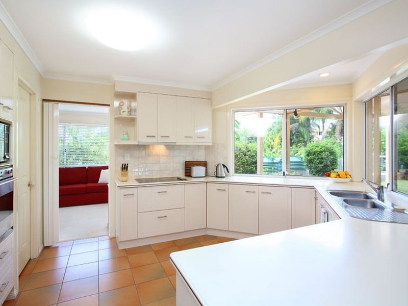 24 Ngeringa Crescent, Chapel Hill QLD 4069