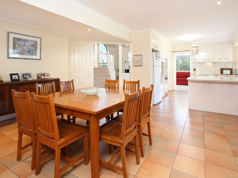 24 Ngeringa Crescent, Chapel Hill QLD 4069