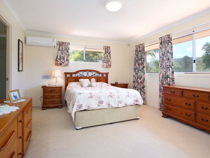 24 Ngeringa Crescent, Chapel Hill QLD 4069