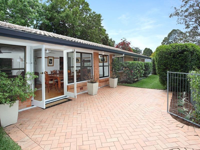 16 Jewel Street, Kenmore QLD 4069