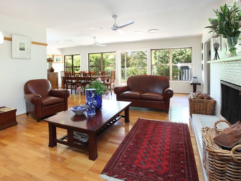 16 Jewel Street, Kenmore QLD 4069