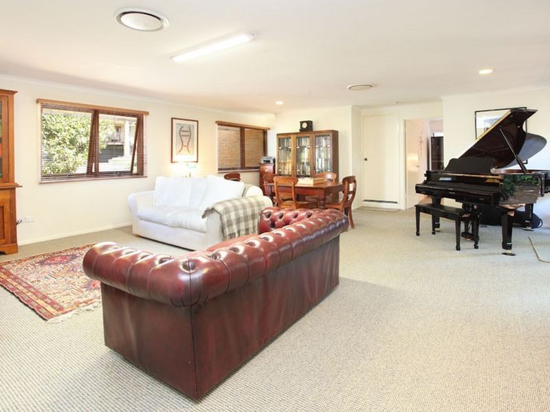 16 Jewel Street, Kenmore QLD 4069