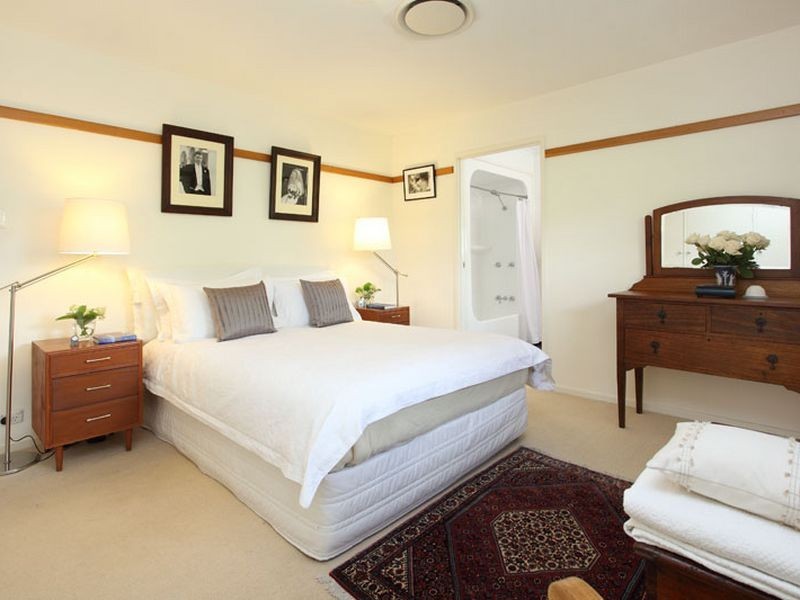 16 Jewel Street, Kenmore QLD 4069