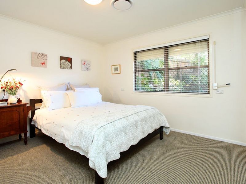 16 Jewel Street, Kenmore QLD 4069