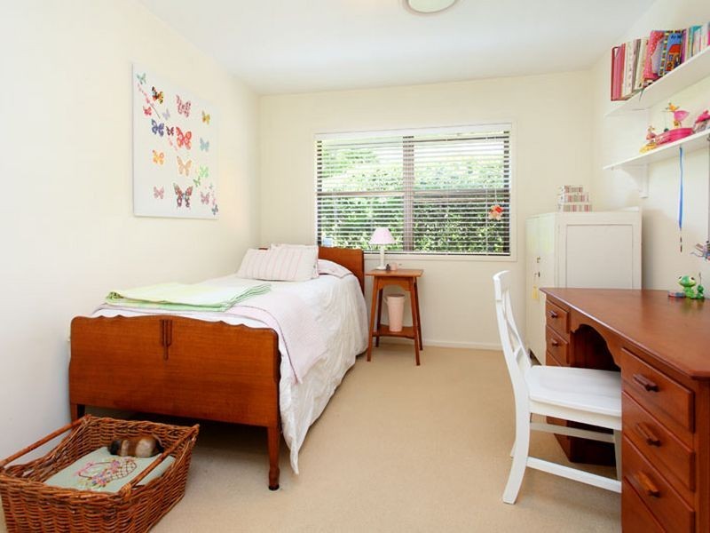 16 Jewel Street, Kenmore QLD 4069