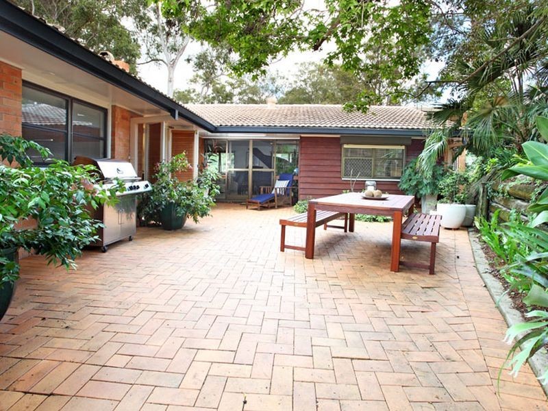 16 Jewel Street, Kenmore QLD 4069