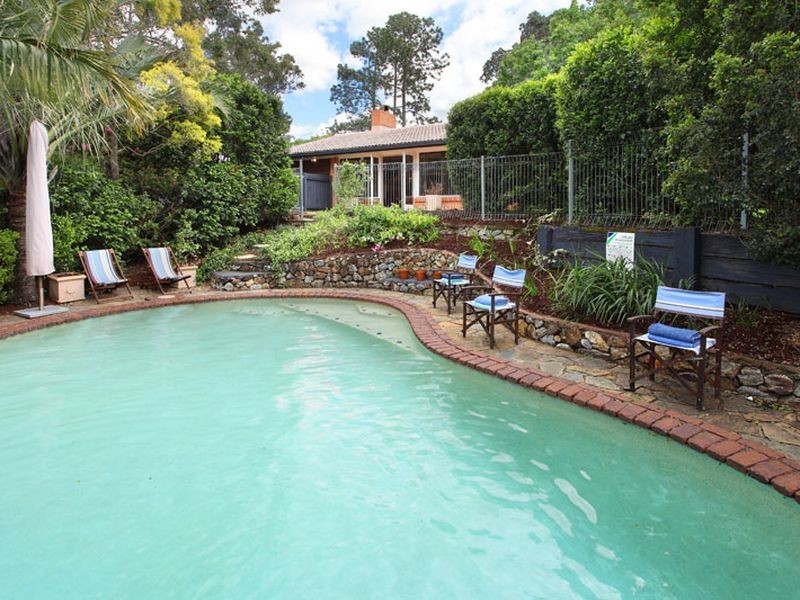 16 Jewel Street, Kenmore QLD 4069