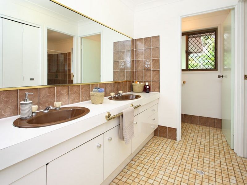 21 Wyndarra Street, Kenmore QLD 4069