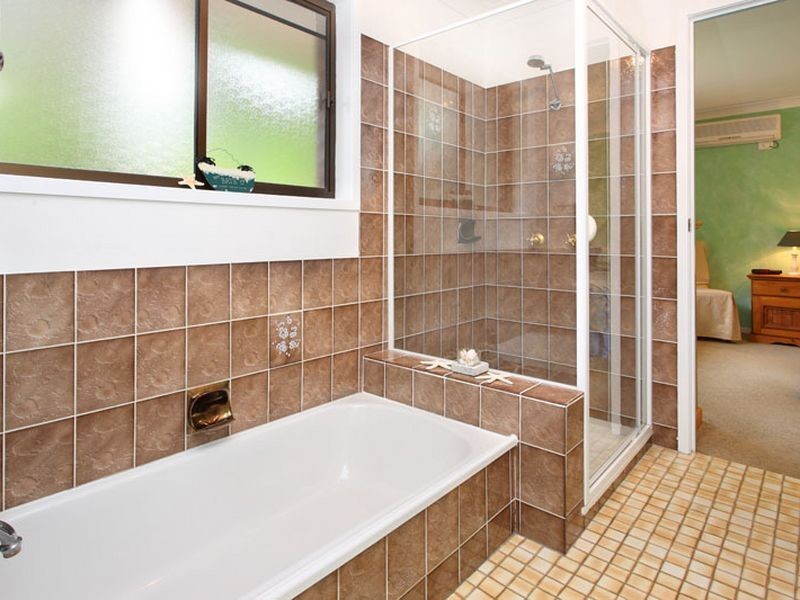 21 Wyndarra Street, Kenmore QLD 4069