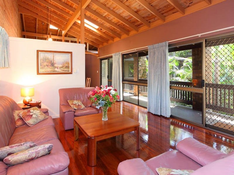 25 Kirkdale Rd, Chapel Hill QLD 4069