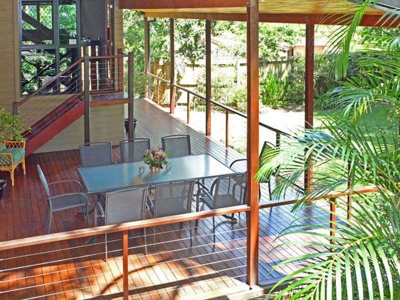 25 Kirkdale Rd, Chapel Hill QLD 4069