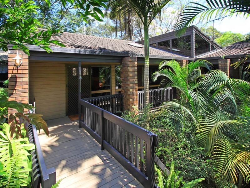 25 Kirkdale Rd, Chapel Hill QLD 4069