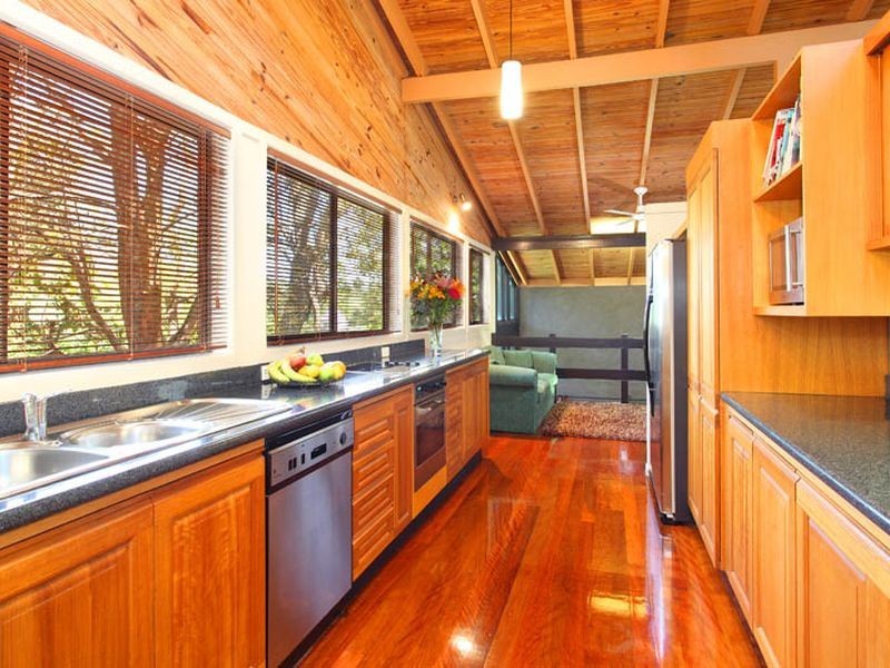 25 Kirkdale Rd, Chapel Hill QLD 4069