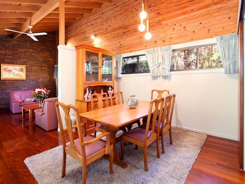 25 Kirkdale Rd, Chapel Hill QLD 4069