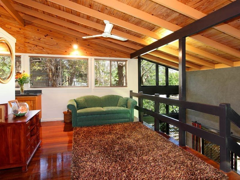25 Kirkdale Rd, Chapel Hill QLD 4069