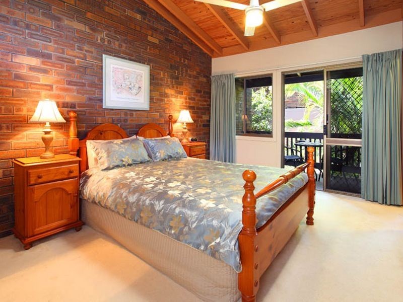 25 Kirkdale Rd, Chapel Hill QLD 4069