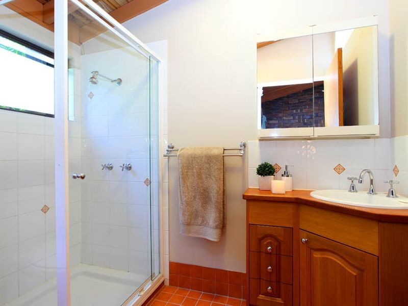 25 Kirkdale Rd, Chapel Hill QLD 4069