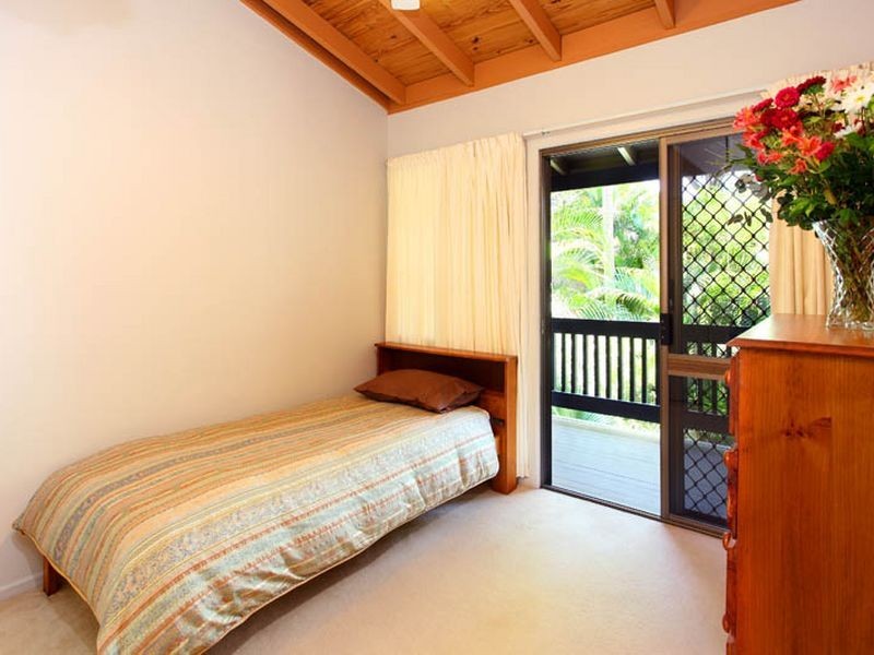 25 Kirkdale Rd, Chapel Hill QLD 4069