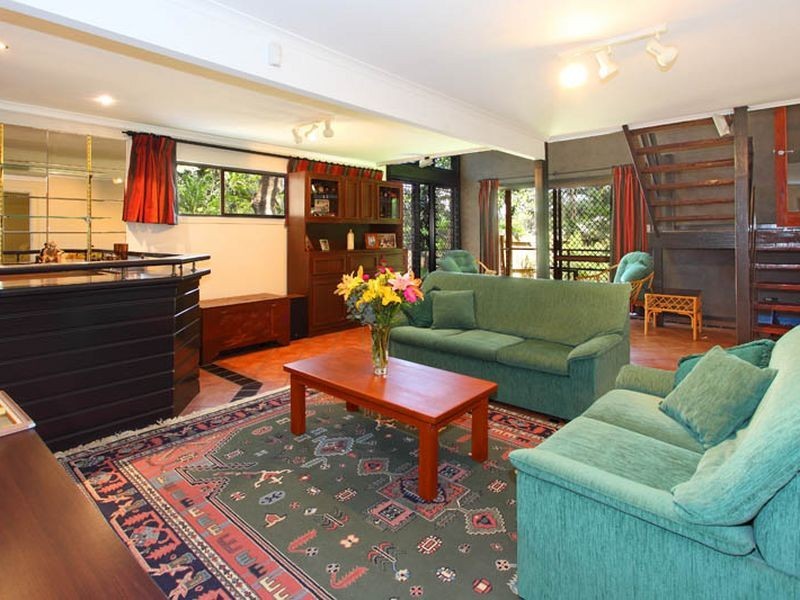 25 Kirkdale Rd, Chapel Hill QLD 4069