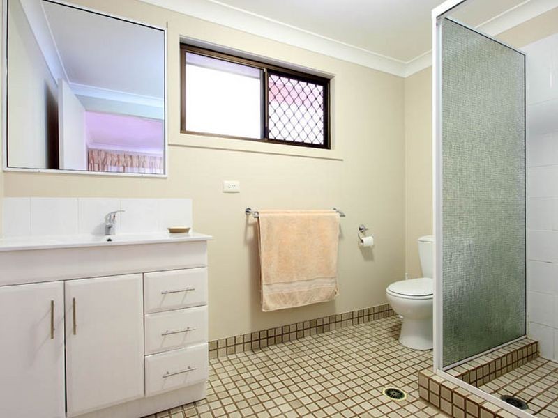 25 Kirkdale Rd, Chapel Hill QLD 4069
