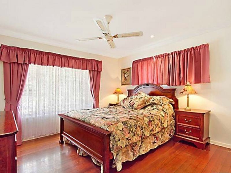 13 Mabb Street, Kenmore QLD 4069