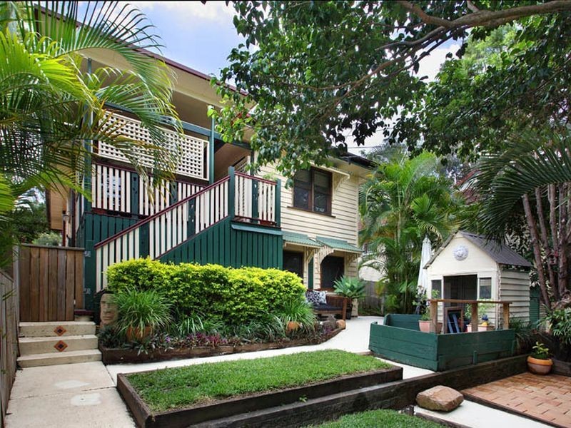 19 Henry Street, Chapel Hill QLD 4069