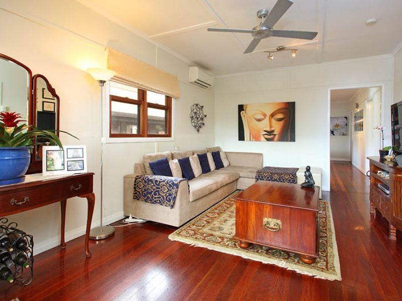 19 Henry Street, Chapel Hill QLD 4069