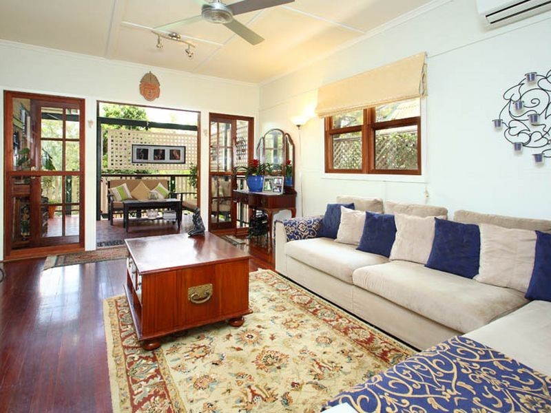 19 Henry Street, Chapel Hill QLD 4069