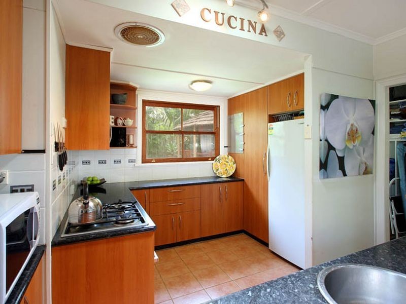 19 Henry Street, Chapel Hill QLD 4069