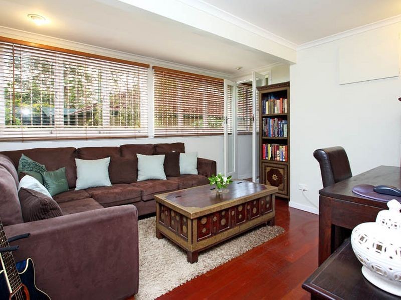 19 Henry Street, Chapel Hill QLD 4069