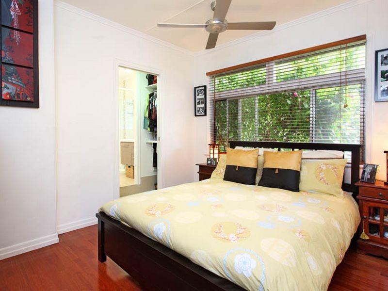 19 Henry Street, Chapel Hill QLD 4069