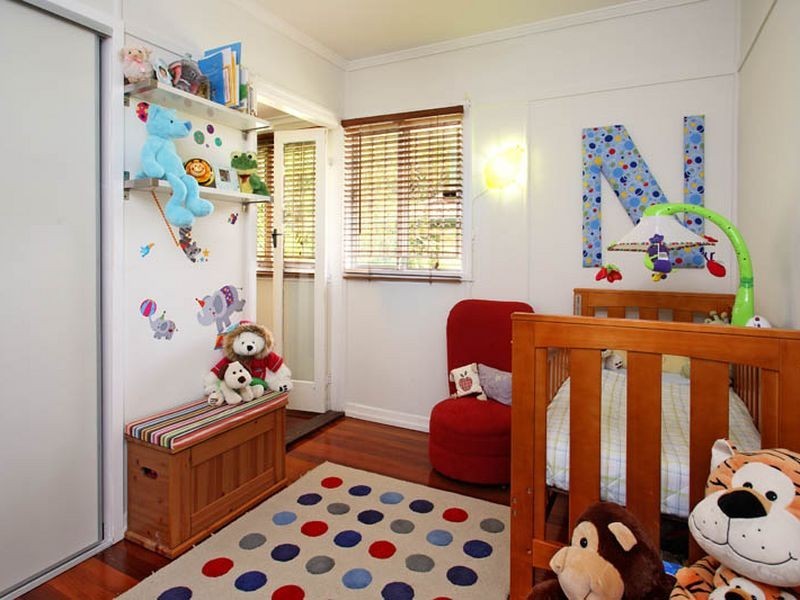 19 Henry Street, Chapel Hill QLD 4069