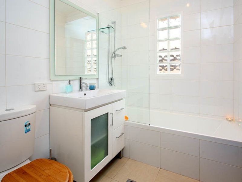 19 Henry Street, Chapel Hill QLD 4069