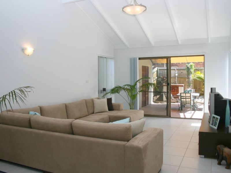 10 Diamantina Street, Chapel Hill QLD 4069