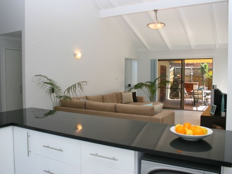 10 Diamantina Street, Chapel Hill QLD 4069