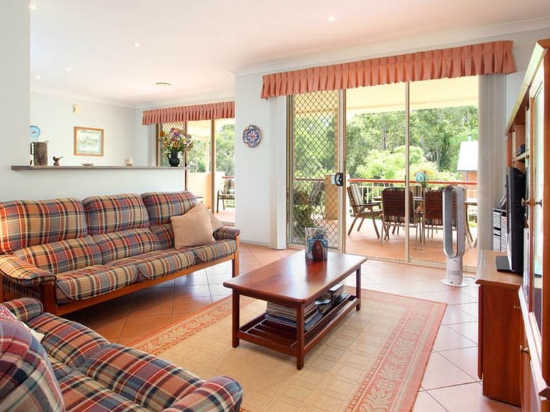 6 Kingfisher Place, Chapel Hill QLD 4069