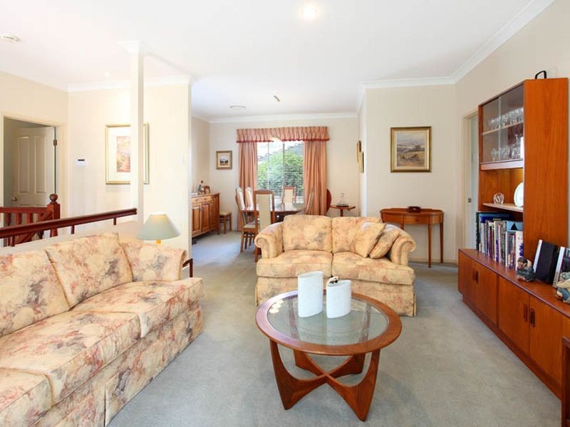 6 Kingfisher Place, Chapel Hill QLD 4069