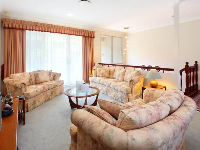 6 Kingfisher Place, Chapel Hill QLD 4069