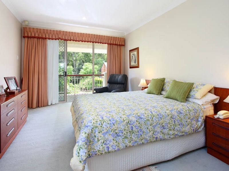 6 Kingfisher Place, Chapel Hill QLD 4069