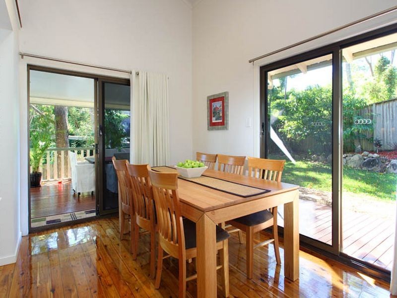15 Yeoman Street, Chapel Hill QLD 4069