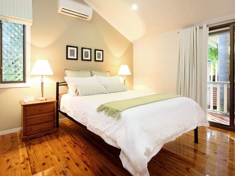 15 Yeoman Street, Chapel Hill QLD 4069