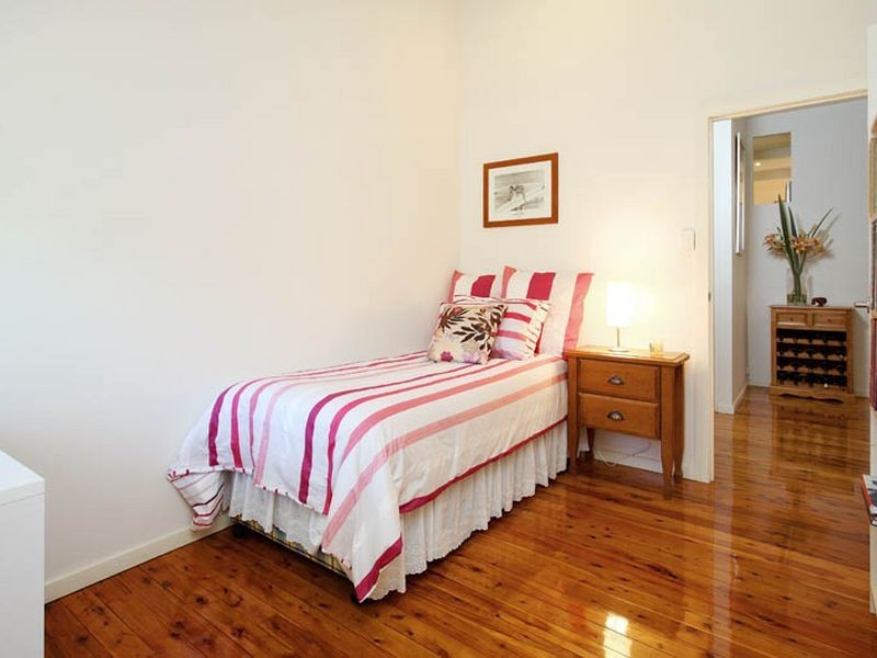 15 Yeoman Street, Chapel Hill QLD 4069