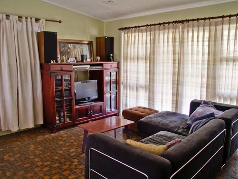 19 Princeton Street, Kenmore QLD 4069