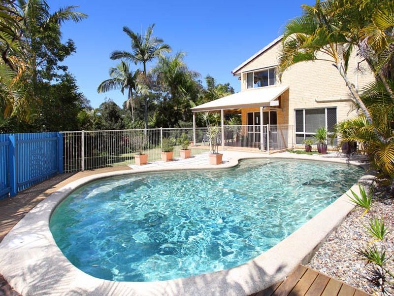 2 Tallowwood Close, Chapel Hill QLD 4069