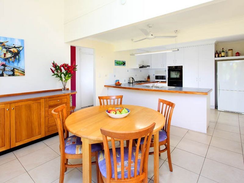 2 Tallowwood Close, Chapel Hill QLD 4069